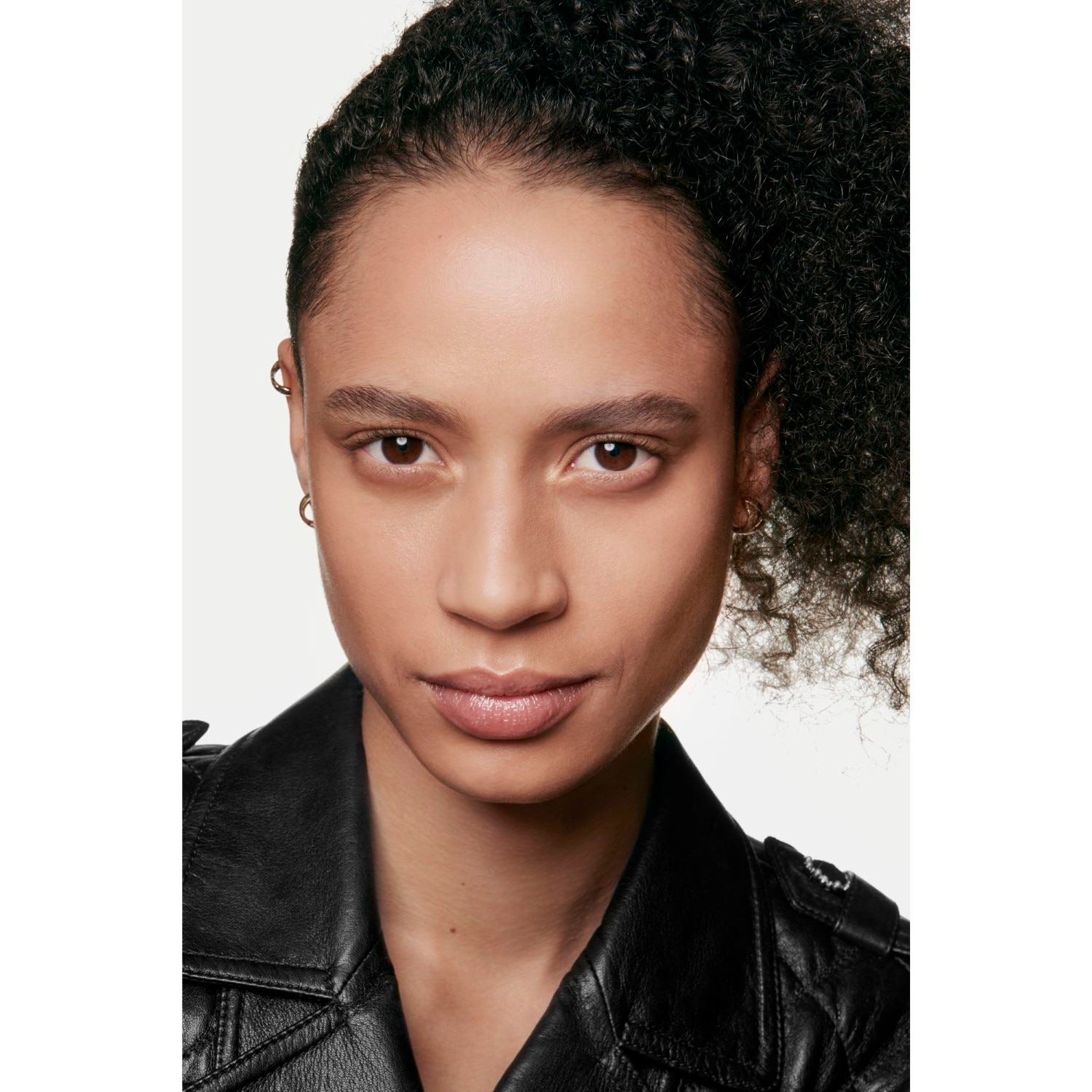 LES BEIGES BASE DE MAQUILLAJE. EFECTO SALUDABLE NATURAL HIDRATANTE